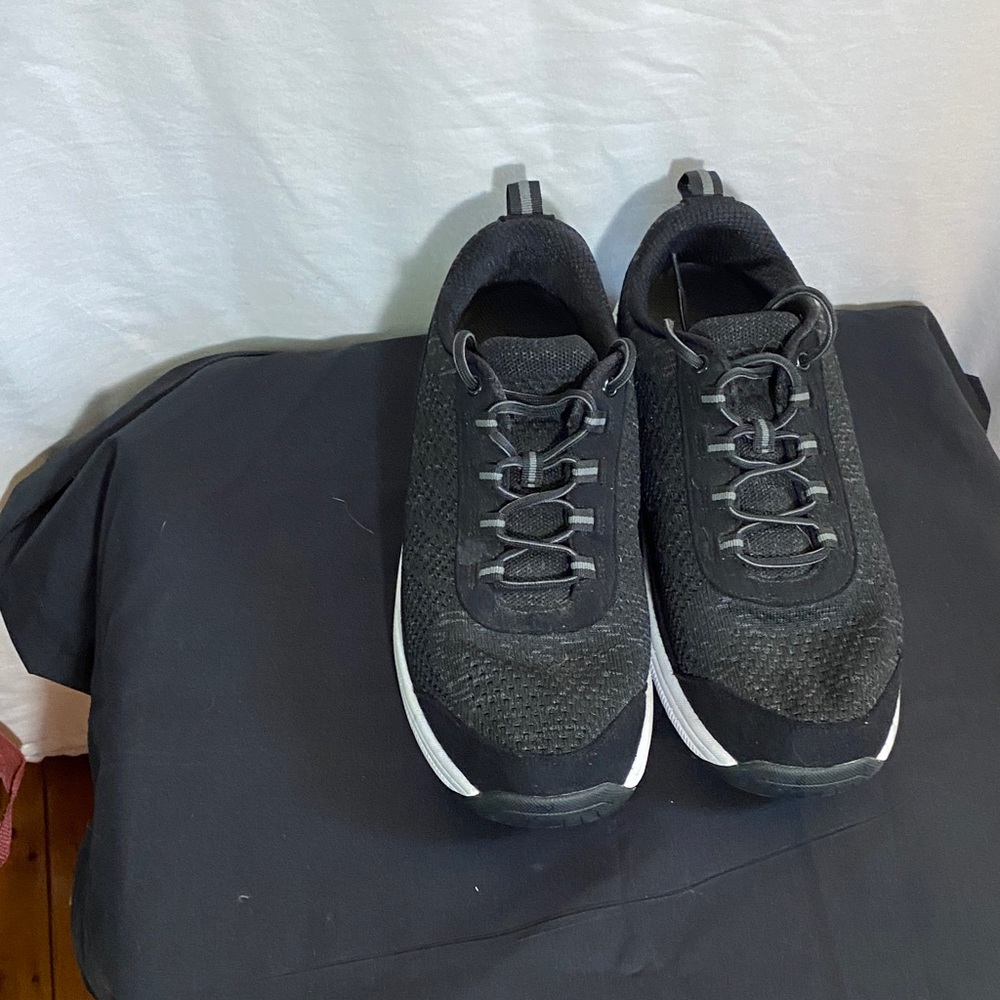 Orthofeet 619 Lava Stretch Sneakers Men's 11 Medium Knit Orthotic Black Shoes